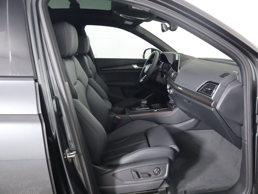 Used 2025 Audi Q5 e Premium Plus w/ Premium Plus Package image 22