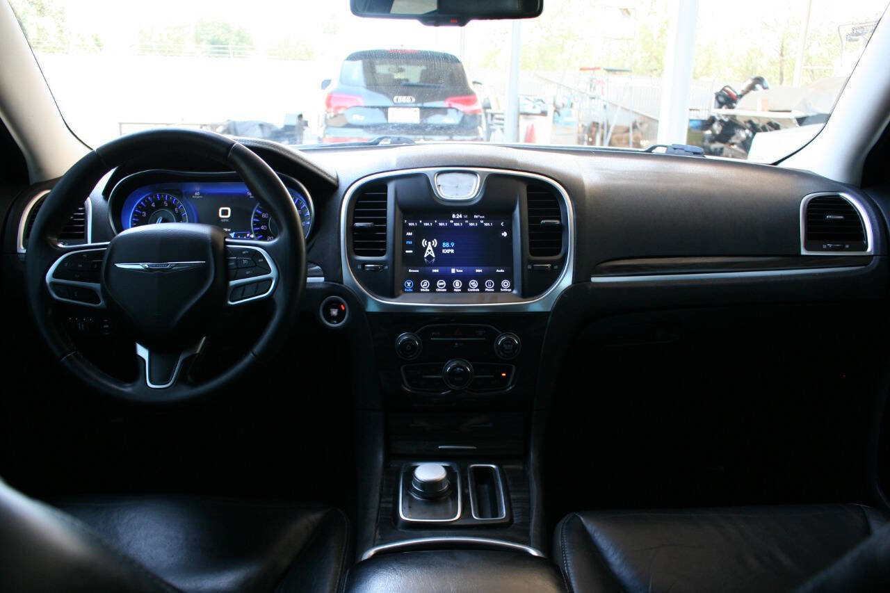 Used 2017 Chrysler 300 Limited RWD image 15