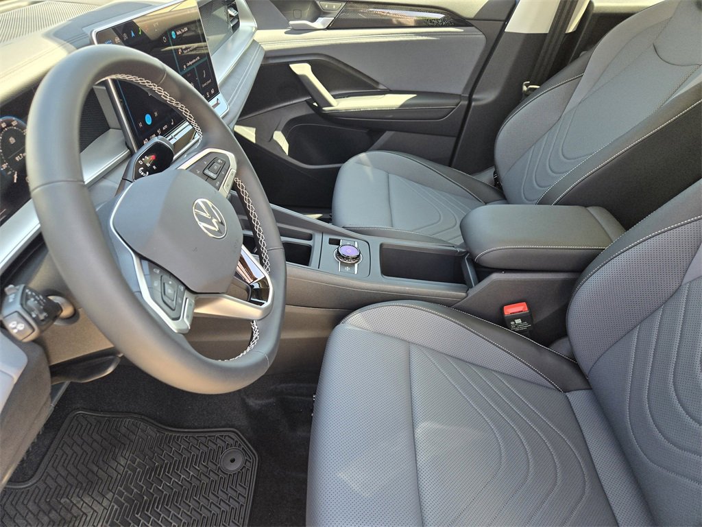 New 2025 Volkswagen Tiguan SE image 11