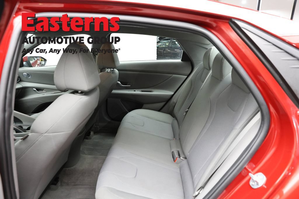 Used 2023 Hyundai Elantra SE FWD image 21