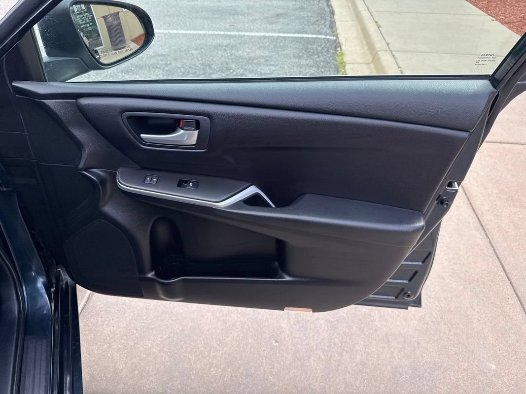 Used 2016 Toyota Camry SE FWD image 15