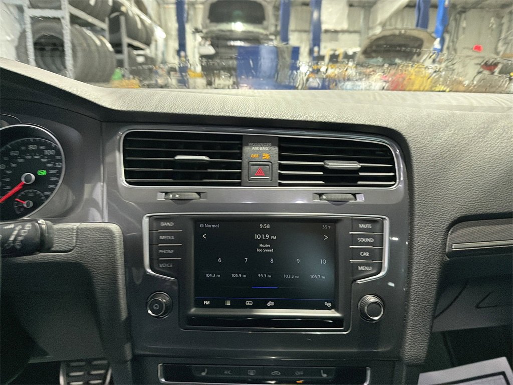 Used 2017 Volkswagen Golf Alltrack image 23