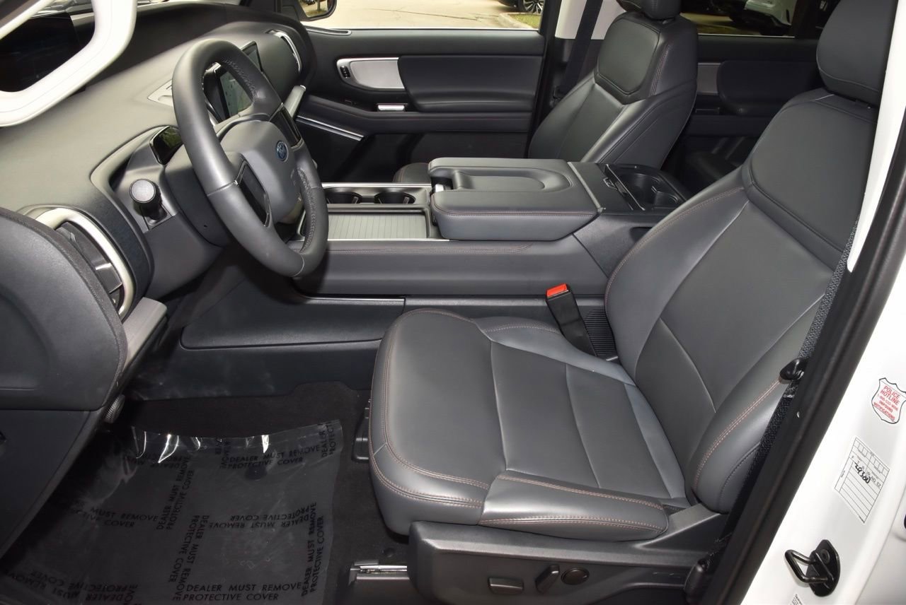 Certified 2025 Ford Expedition Active image 13