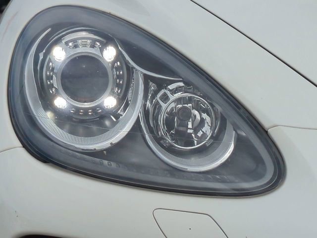 Used 2011 Porsche Cayenne Turbo image 10