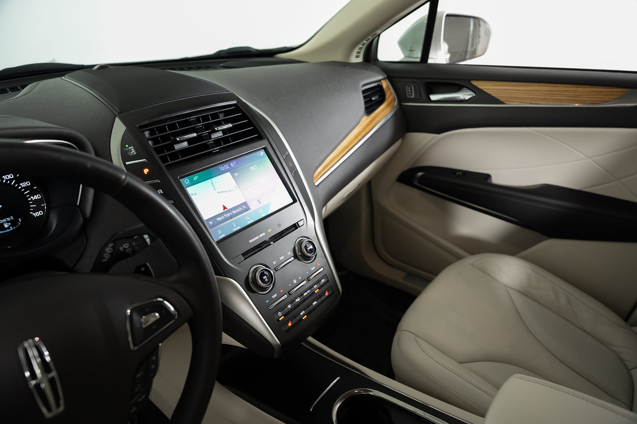 Used 2015 Lincoln MKC FWD w/ Equipment Group 101A Select image 27