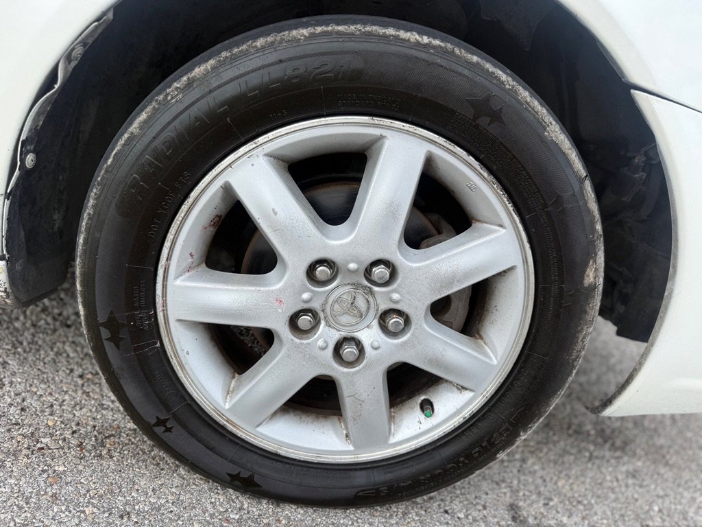 Used 2001 Toyota Avalon XLS image 17