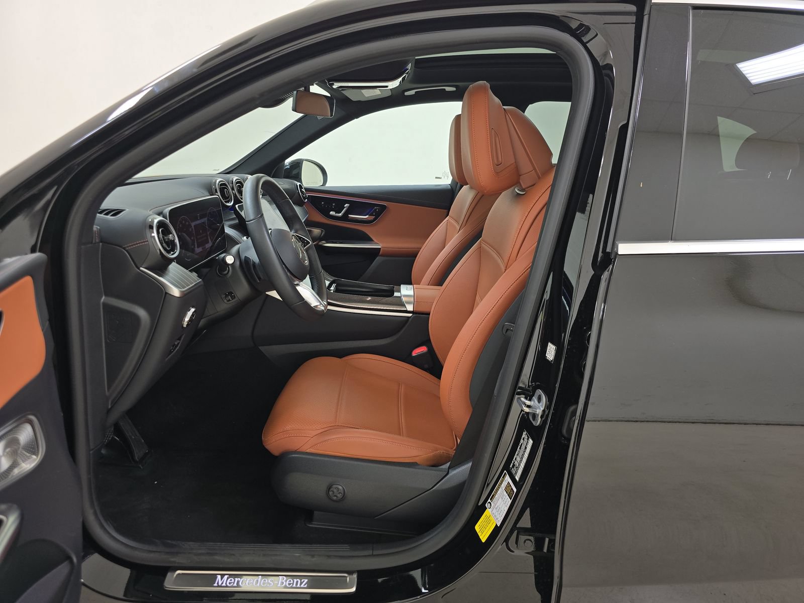 Used 2023 Mercedes-Benz GLC 300 w/ Exclusive Trim Package image 13