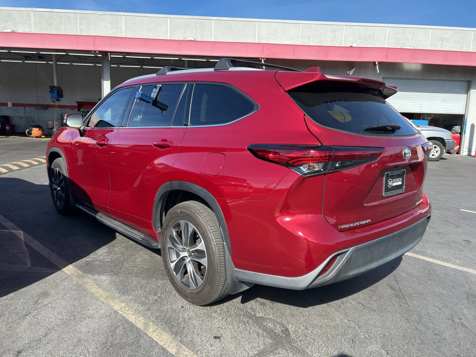 Certified 2022 Toyota Highlander XLE image 3