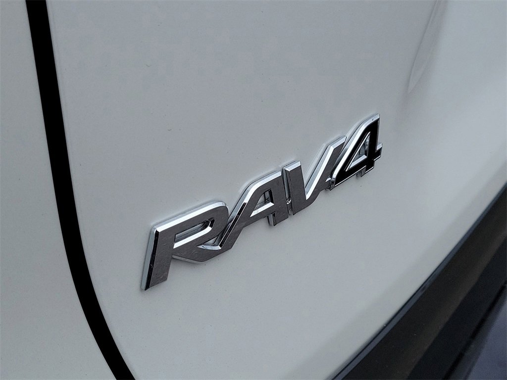 Used 2025 Toyota RAV4 XSE w/ Premium Package image 5