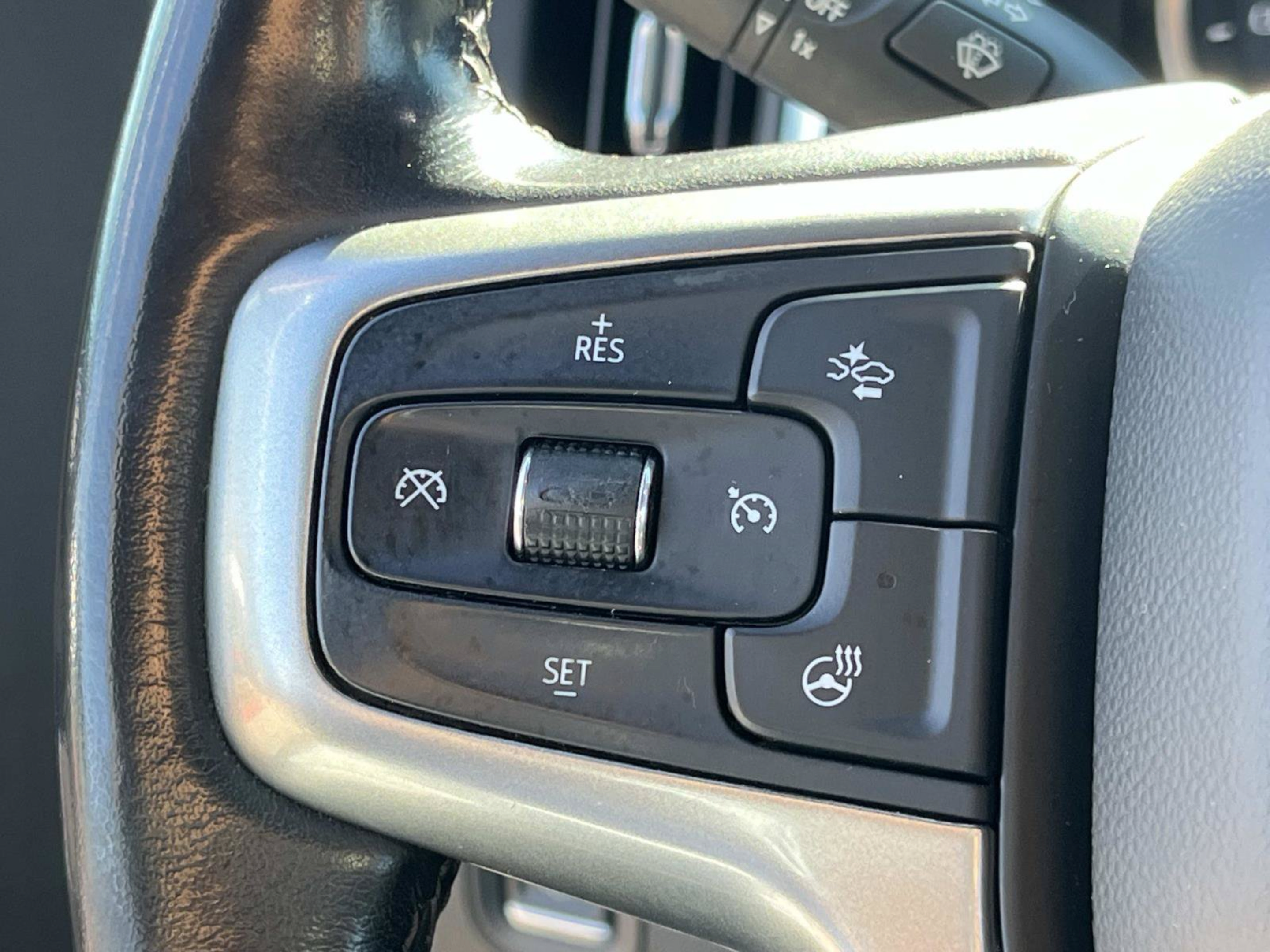 Used 2019 Chevrolet Silverado 1500 LTZ w/ LTZ Premium Package AWD/4WD image 38