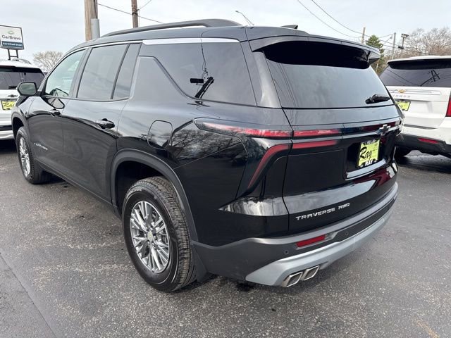 Used 2025 Chevrolet Traverse LT w/ Driver Confidence Package image 4