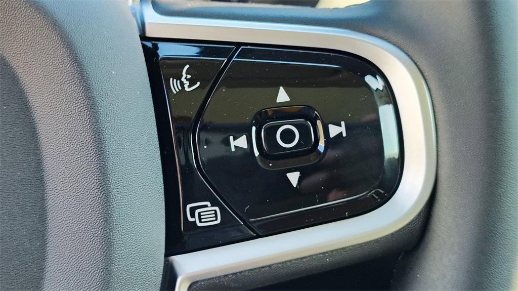 New 2026 Volvo XC60 B5 Plus w/ Climate Package image 17