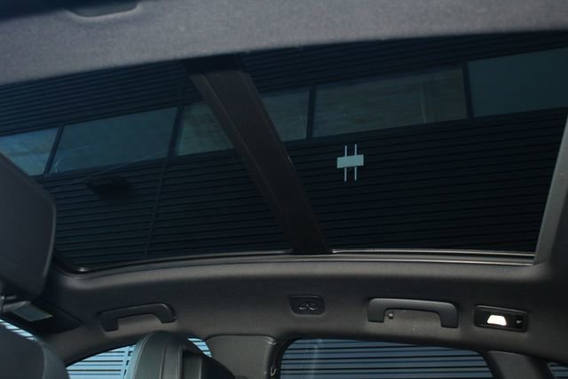 Certified 2023 Porsche Macan image 26