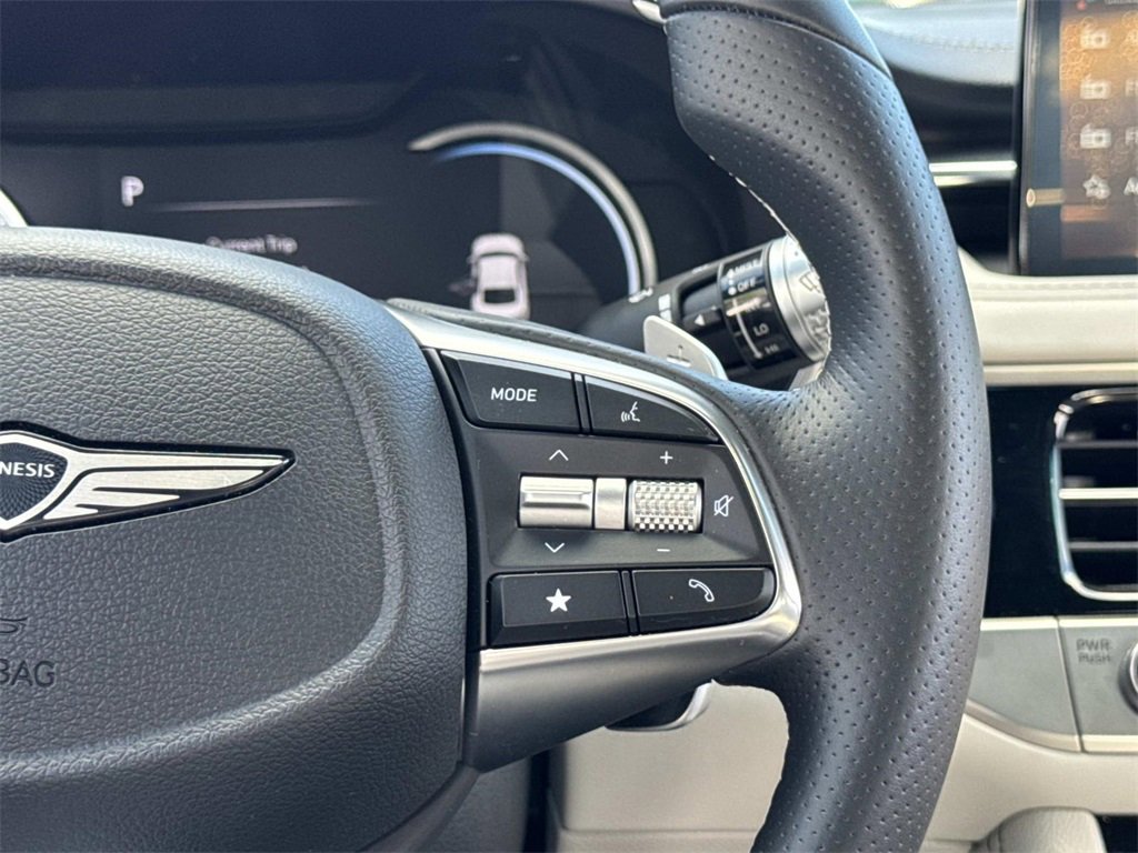 Used 2025 Genesis G70 2.5T image 9