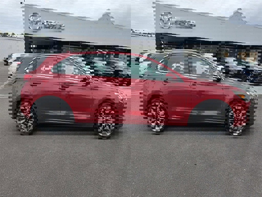 Used 2018 Hyundai Elantra GT Sport image 2