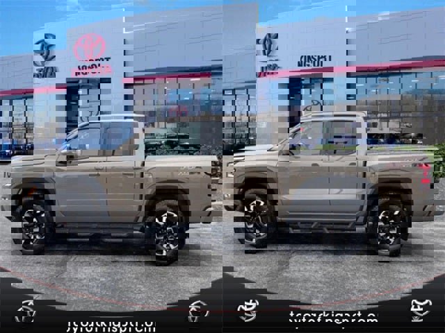 Used 2023 Nissan Frontier PRO-4X w/ Pro Convenience Package image 2