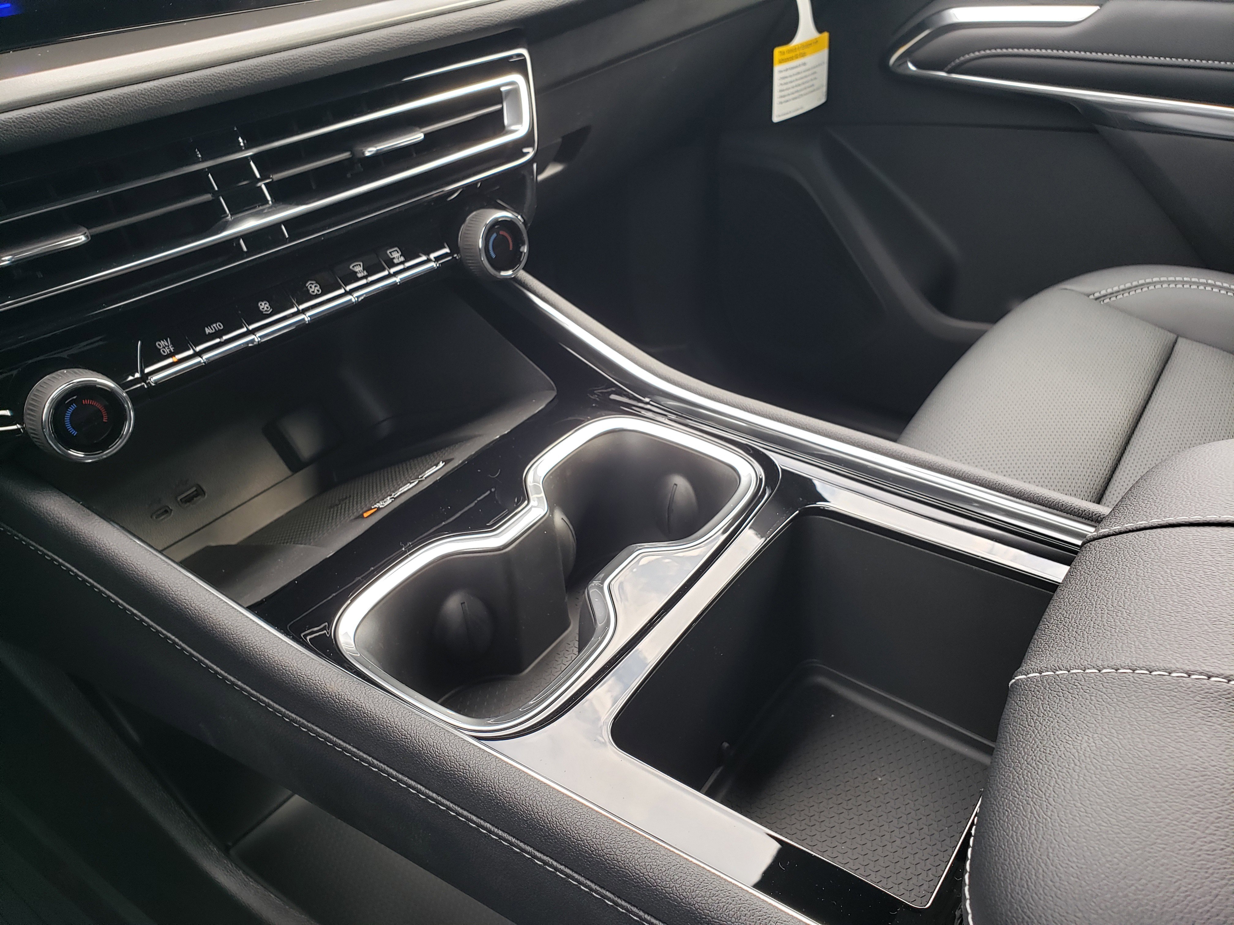 New 2026 Chevrolet Traverse LT w/ Midnight/Sport Edition image 24