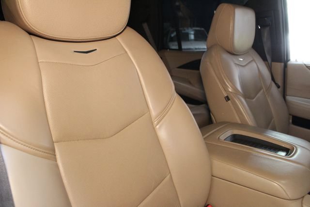 Used 2018 Cadillac Escalade Platinum AWD/4WD image 11