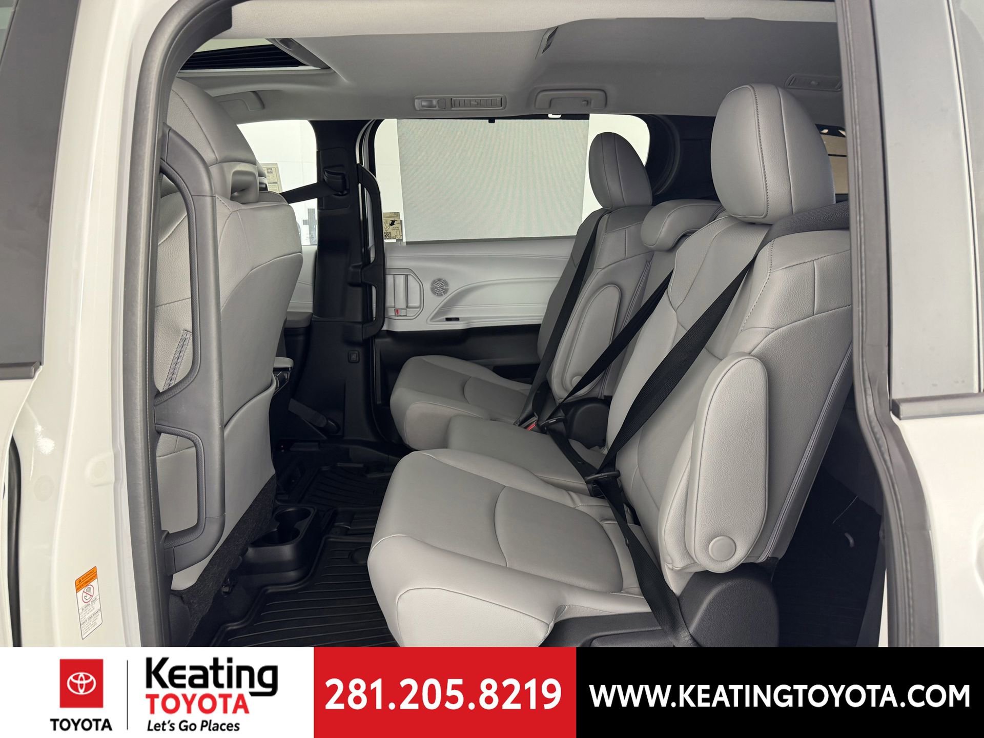 Used 2026 Toyota Sienna XLE FWD image 7