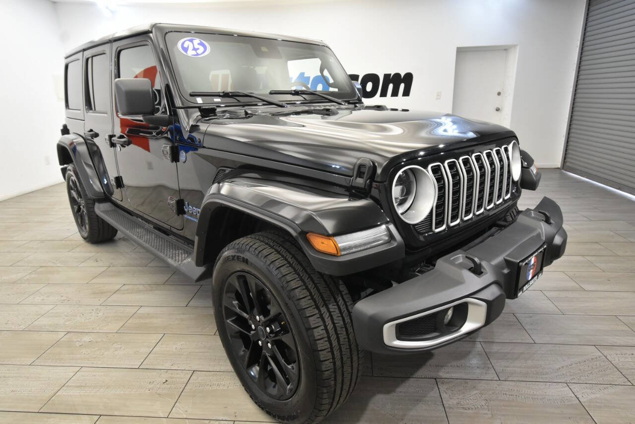 Used 2025 Jeep Wrangler Unlimited Sahara image 7