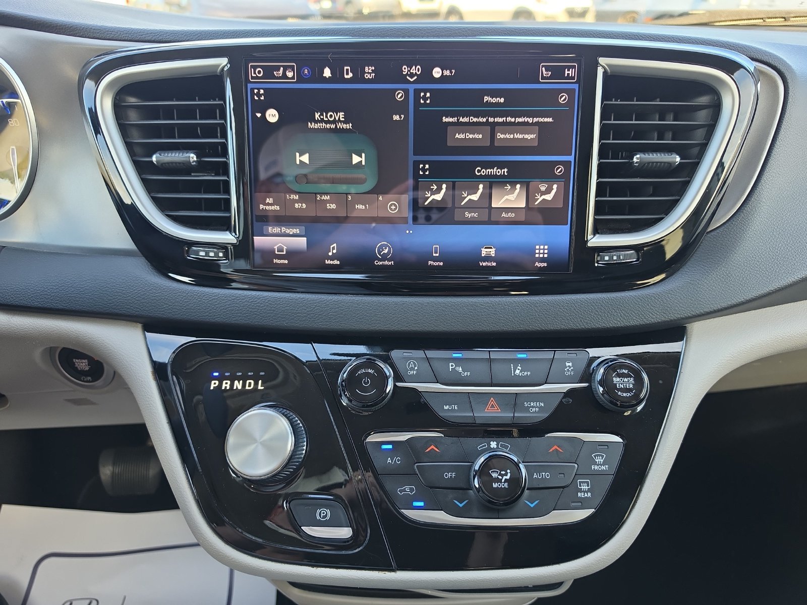 Used 2024 Chrysler Pacifica Touring-L FWD image 17