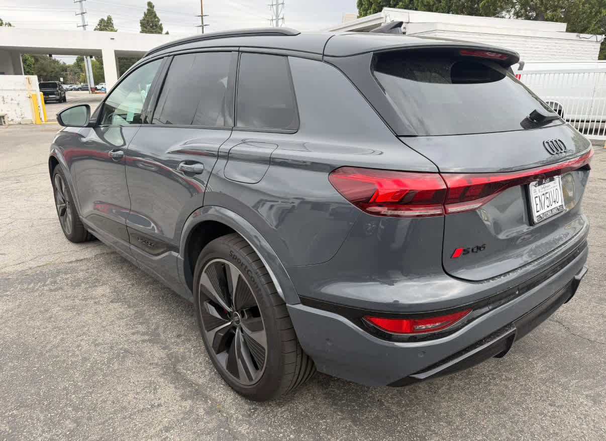 Used 2025 Audi SQ6 e-tron Prestige w/ Red Edition One AWD/4WD image 4