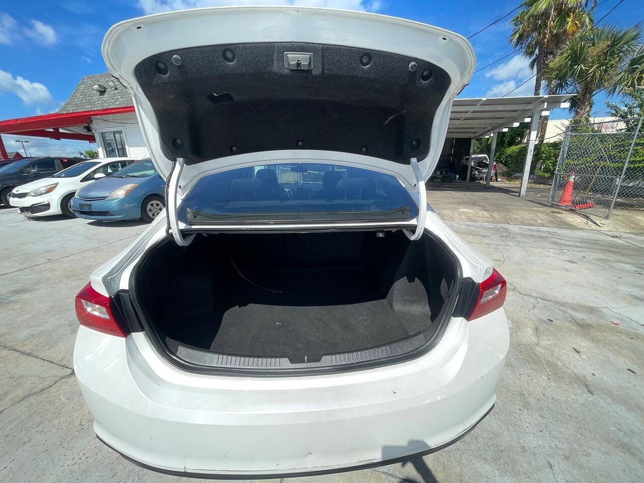 Used 2018 Chevrolet Malibu LT FWD image 13