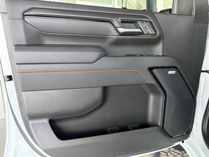 Used 2025 GMC Sierra 2500 AT4 AWD/4WD image 6