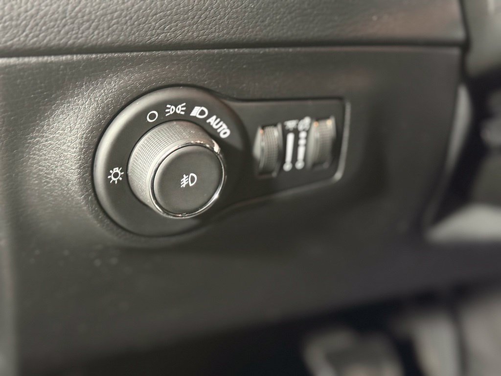 Used 2019 Jeep Compass Latitude AWD/4WD image 17