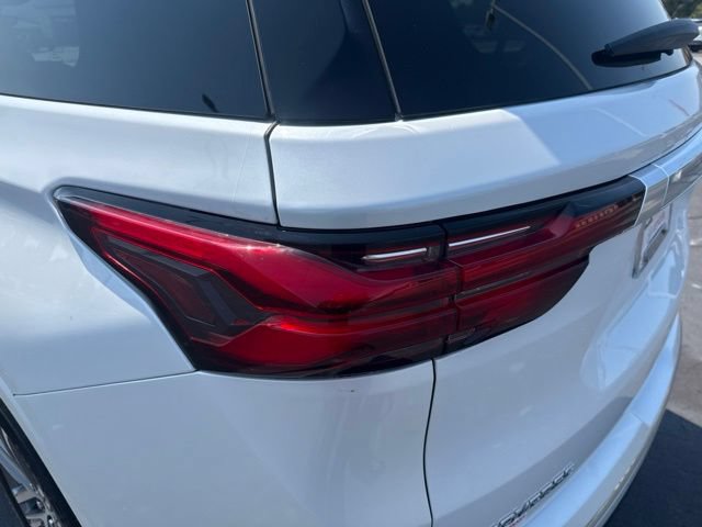 Used 2023 Chevrolet Traverse High Country w/ LPO, Floor Liner Package FWD image 10