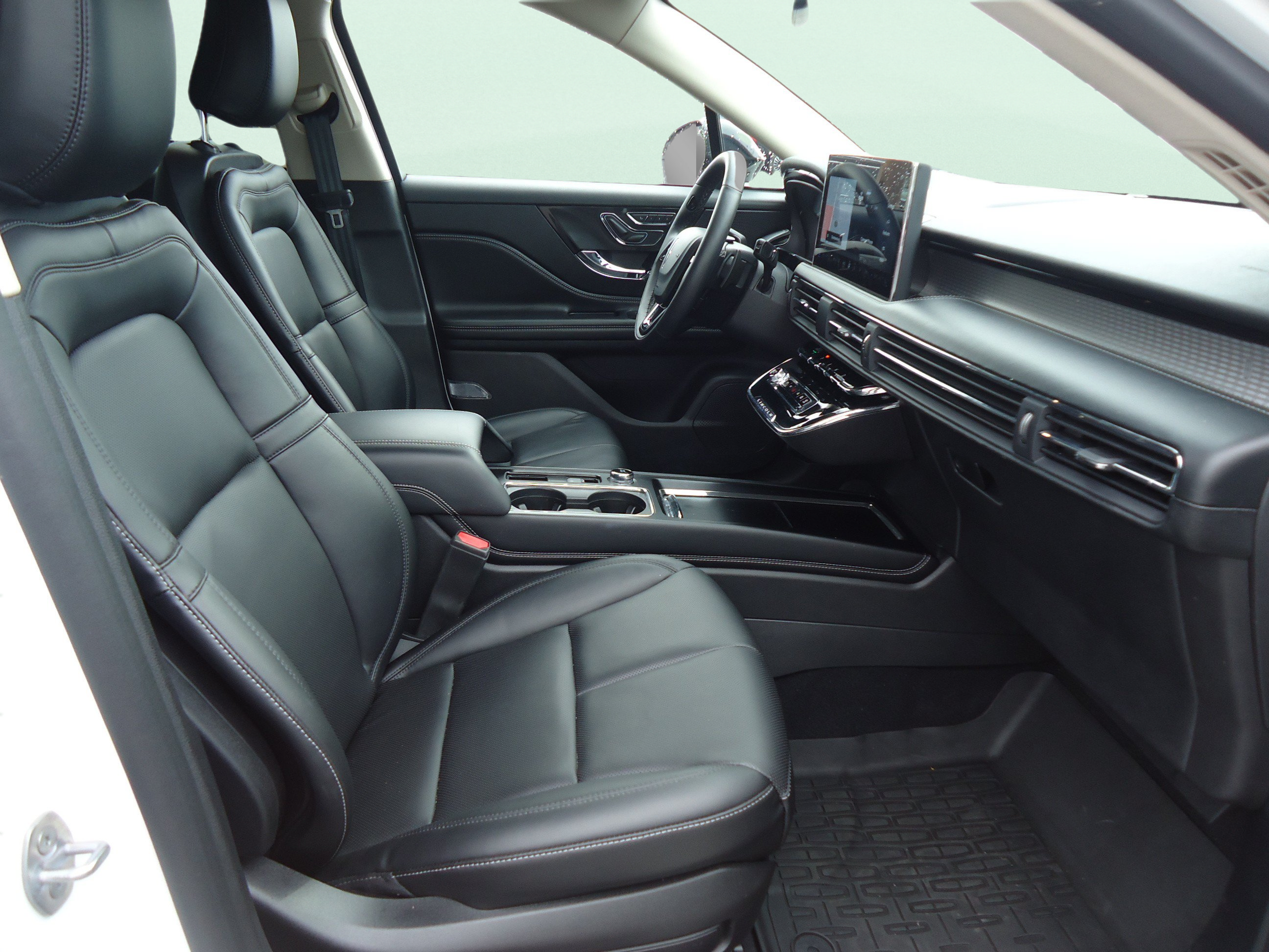 Used 2023 Lincoln Corsair AWD w/ Equipment Group 101A image 25
