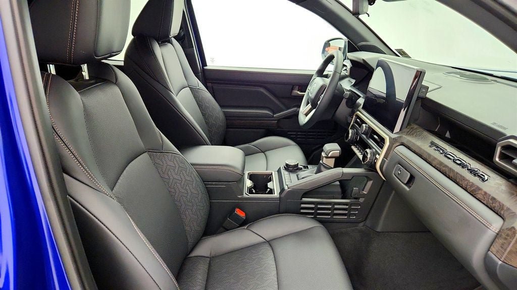Used 2025 Toyota Tacoma Limited AWD/4WD image 26