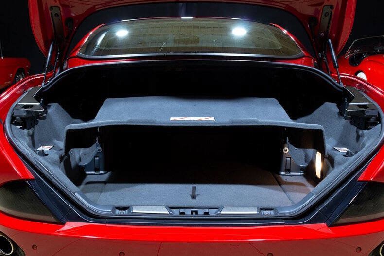 Used 2010 Ferrari California RWD image 22