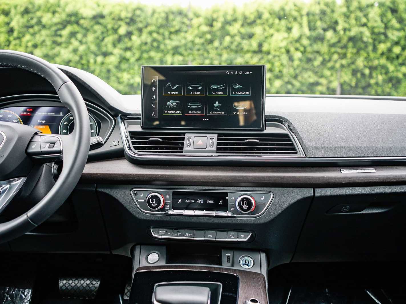 Used 2023 Audi Q5 e Premium w/ Convenience Package image 13