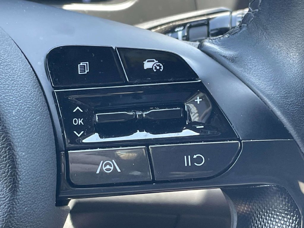 Used 2025 Hyundai Elantra Sport FWD image 24