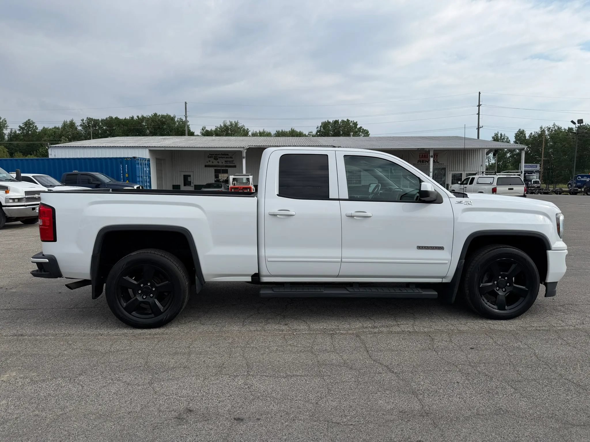 Used 2017 GMC Sierra 1500 SLE w/ Elevation Edition AWD/4WD image 4