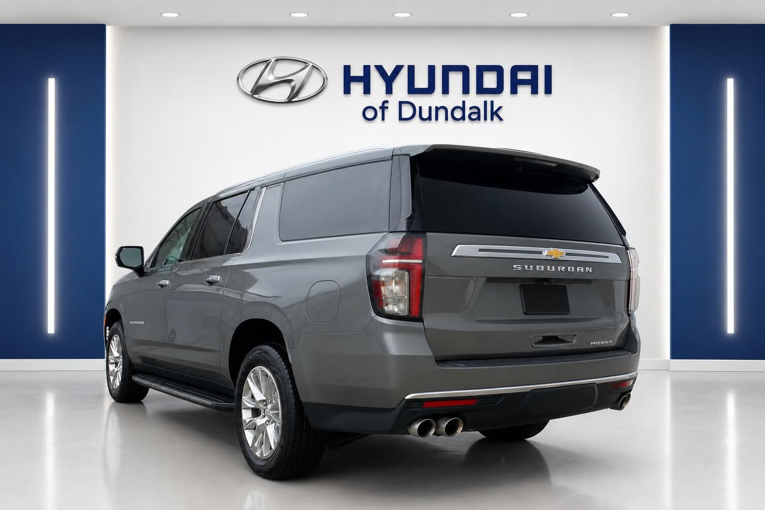 Used 2023 Chevrolet Suburban Premier AWD/4WD image 2