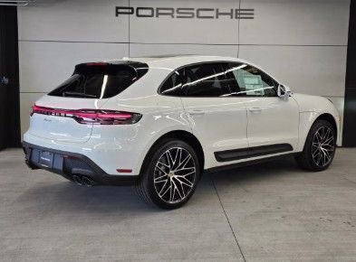Certified 2025 Porsche Macan AWD/4WD image 6