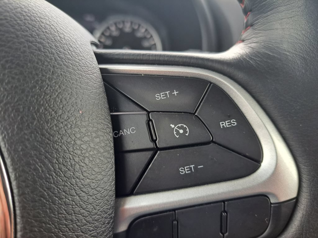Used 2023 Jeep Renegade Trailhawk w/ Trailhawk Elite Group AWD/4WD image 17
