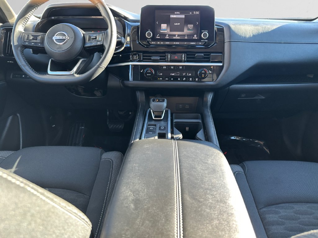 Used 2025 Nissan Pathfinder SV FWD image 12