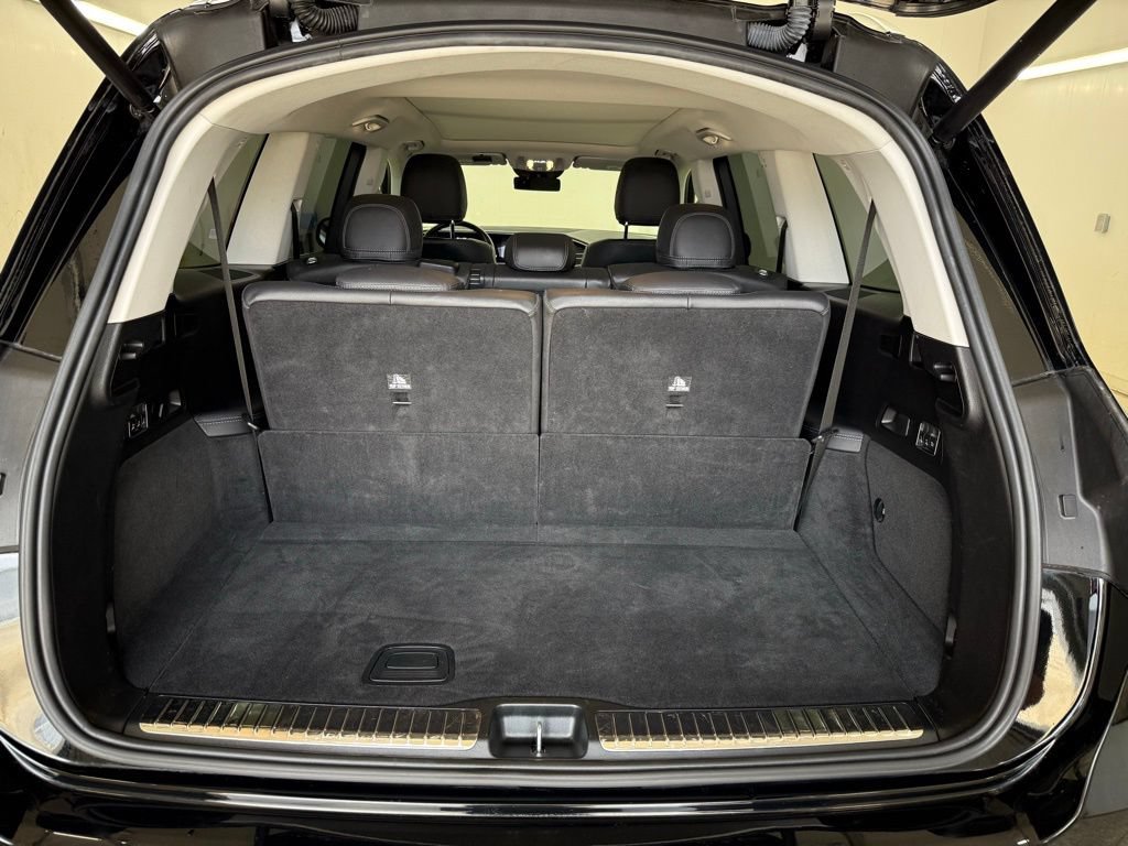 Used 2023 Mercedes-Benz GLS 450 4MATIC image 9