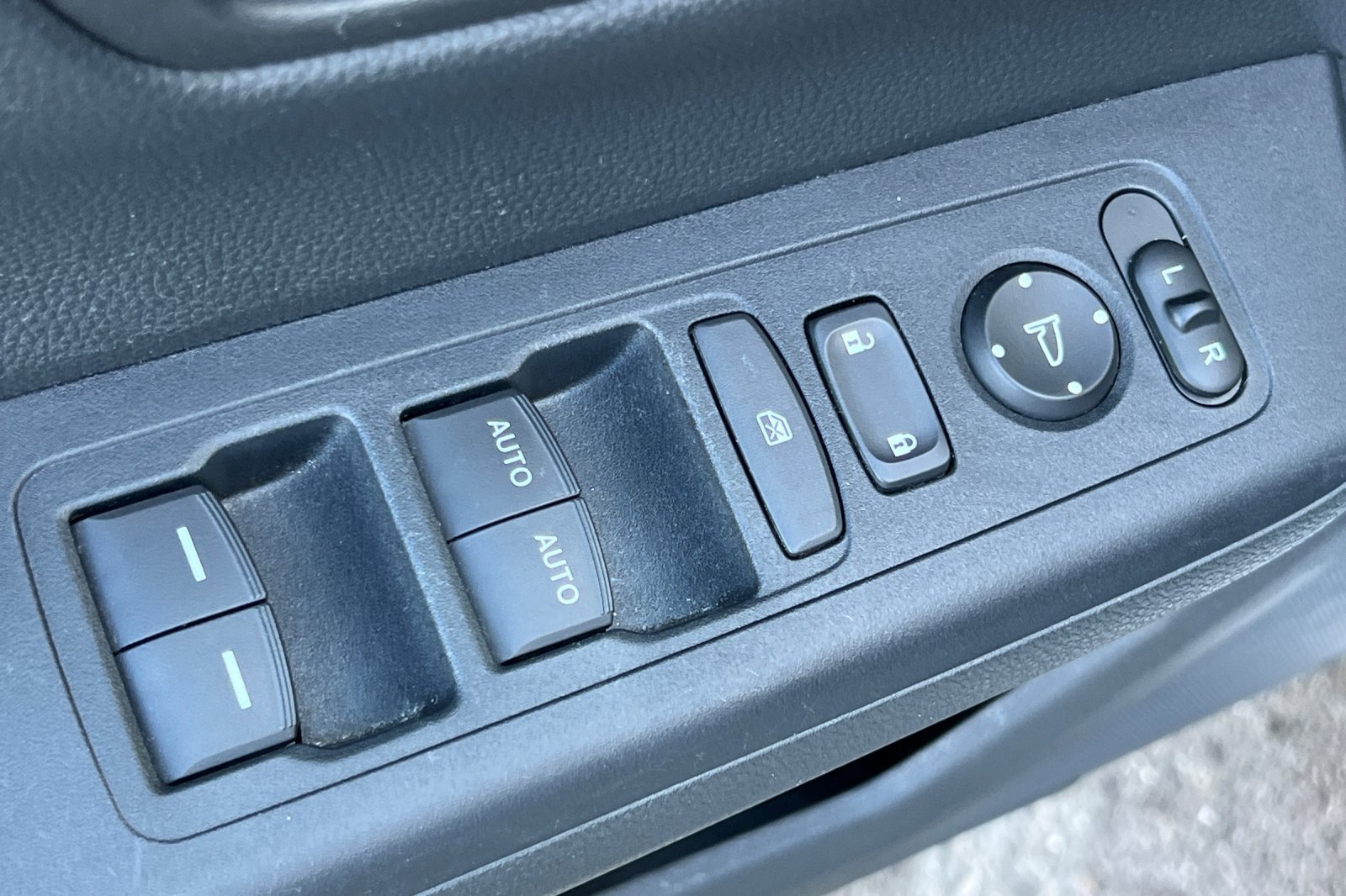 Used 2024 Honda CR-V EX image 12