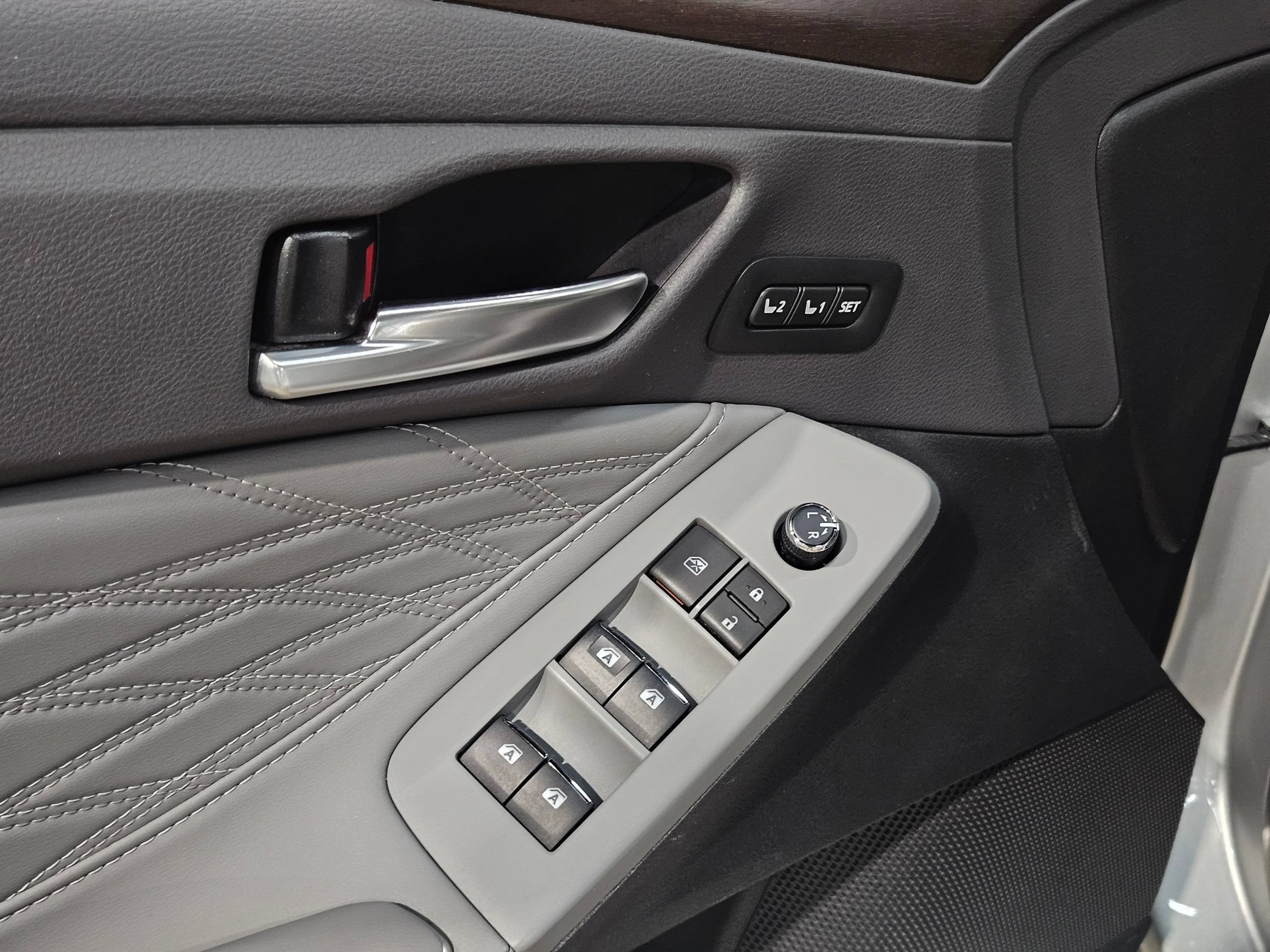 Used 2021 Toyota Avalon Limited w/ Advanced Safety Package FWD image 21