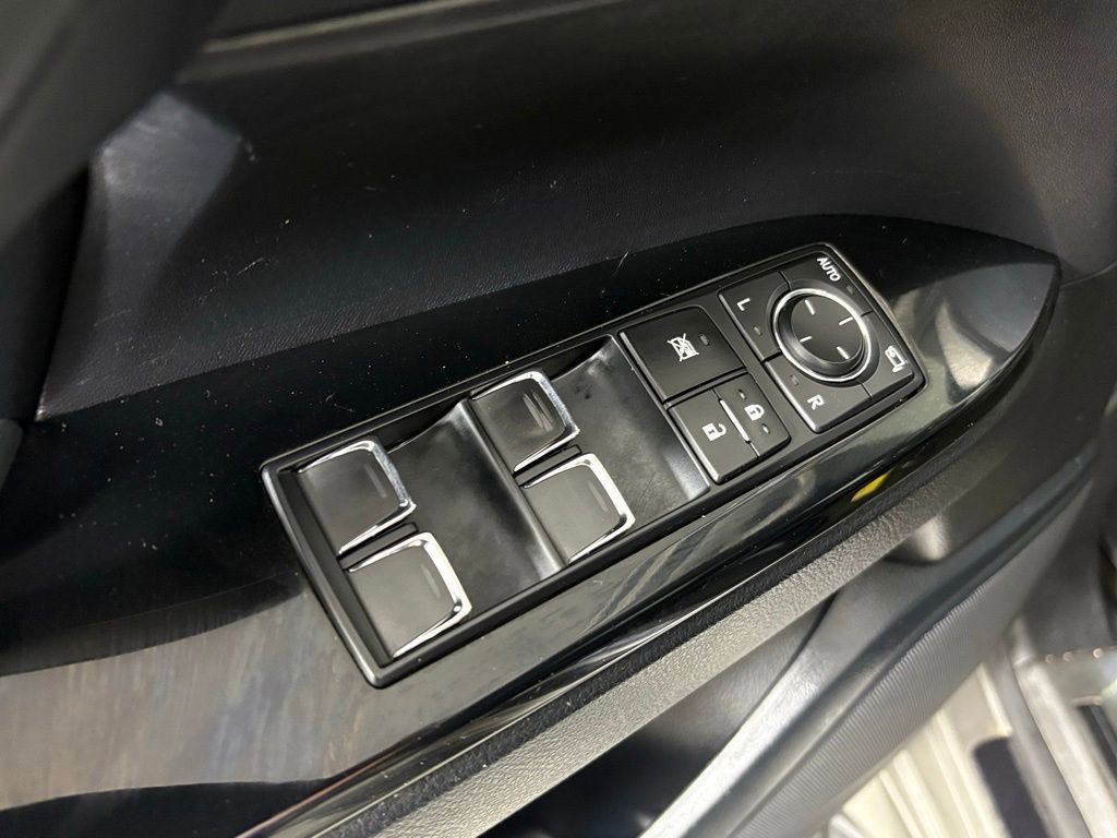 Used 2021 Lexus LX 570 4WD w/ Luxury Package image 11