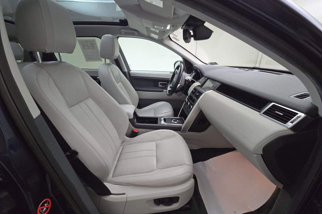 Used 2017 Land Rover Discovery Sport HSE image 31