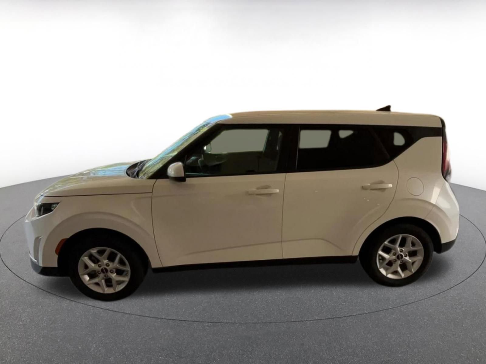 Used 2025 Kia Soul LX w/ LX Technology Package image 9