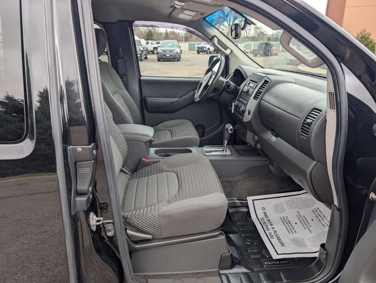 Used 2012 Nissan Frontier SV image 11