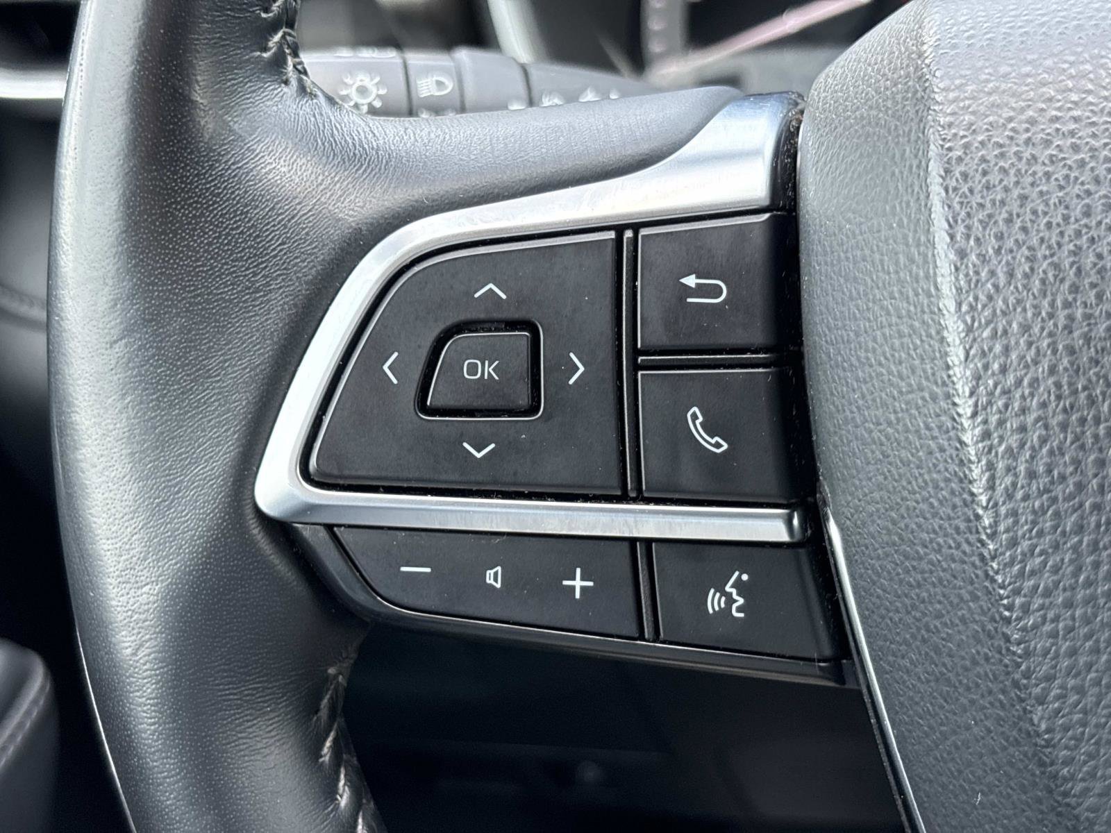 Used 2020 Toyota Highlander XLE AWD/4WD image 18