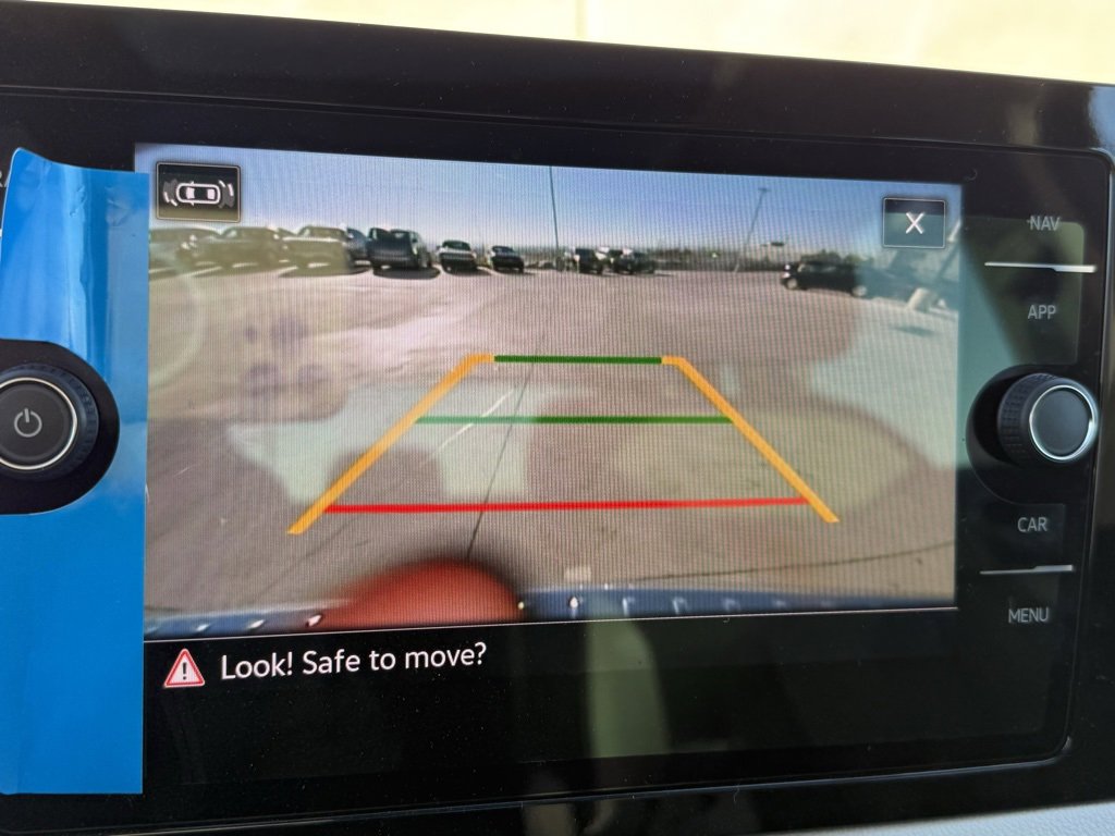 Certified 2025 Volkswagen Taos SEL image 9