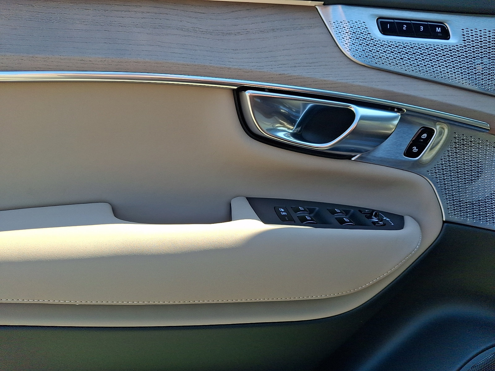 New 2027 Volvo XC90 B6 Ultra AWD/4WD image 10